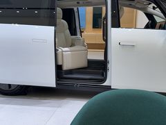 -理想汽车(世纪汇店)