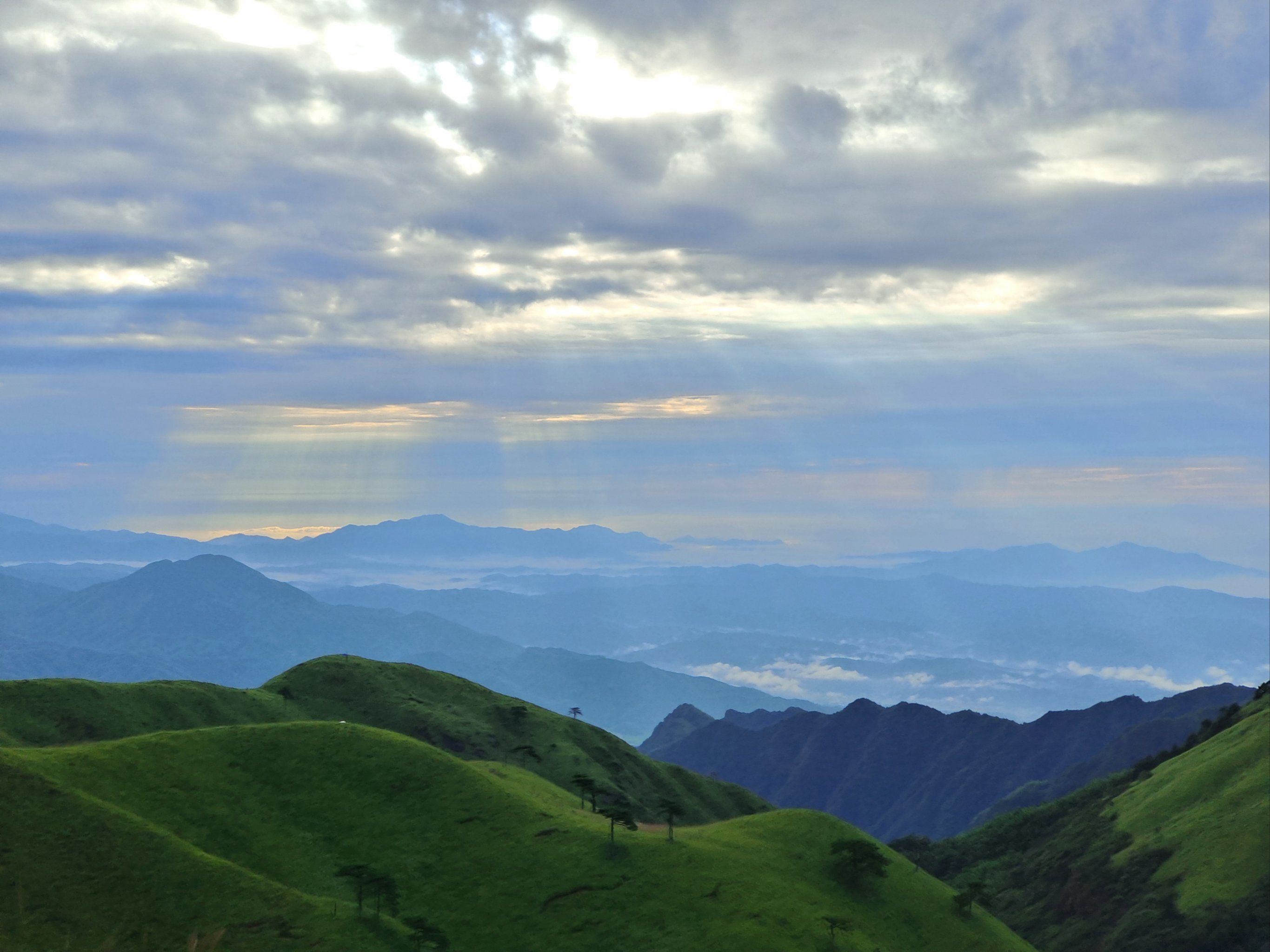 不怕累就去这吧,一座有草原的山