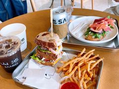 牛肉芝士三明治（*配薯條）-SAANCI山池咖啡(海上世界文化艺术中心店)