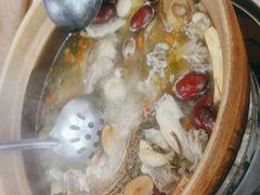 -广味炭炉鸡煲(宝业路分店)