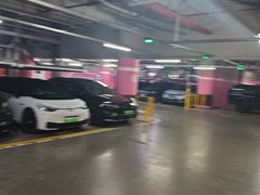 -白玉兰广场停车场