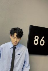-一家只做男发烫染的店