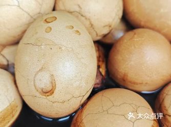 芳村这家小店，门面虽小，可是一家夫妻经营的老字号