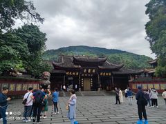 -峨眉山报国寺