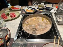 -尚尚仙·酸汤猪手·猪肚鸡火锅(华联万柳购物中心店)