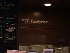 -全家便利店(上海南站站店)