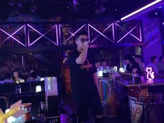 -UP嘻哈酒吧(粉巢店)