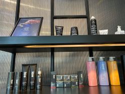 -HAIR CORNER