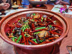 思茅小炒乌鸡-老滇山寨•云南特色菜•地方菜•民族风情歌舞表演(金碧店)