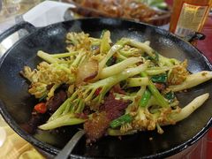 有机花菜炒老腊肉-灶东家民间菜(回兴店)