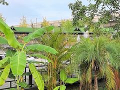 -茅草房·河畔园林火锅