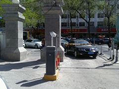-北医三院门诊部-地上停车场