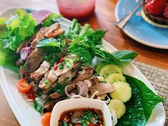 烤猪肉-Chom Cafe and Restaurant