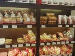 面包甜点陈列柜-红宝石·鲜奶小方·海派西点房(南丹店)