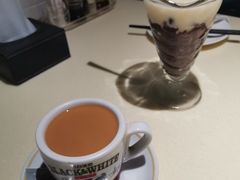 鸳鸯奶茶-龙记烧腊茶餐厅(常德路店)