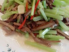 芹菜豆干炒肉丝-尹兰楼西北风情餐厅(嘉定店)
