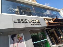 -LESSMORE科技头皮理容中心