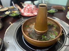 -洞庭洲·防空洞火锅·铜锅涮肉·烧烤(新百广场店)