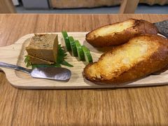 蒜香法棍佐秘制鸡肝酱-小隐(淮海路店)