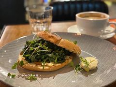 甘蓝菜菠菜葡萄干贝果三明治-Moka Bros 摩卡站(嘉华店)