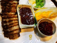 白菜包梅肉-故乡家韩国料理(丹东街店)
