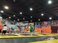 -极限Jump蹦床·新潮玩运动世界·室内乐园·团建·派对中心