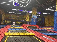 -爱蹦iBOON蹦床运动馆(江汉店)