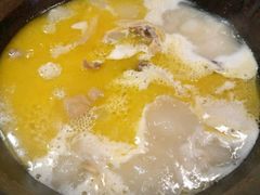 浓厚原只鸡煲花胶汤-鲜入围煮花胶鸡海鲜火锅