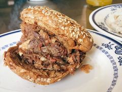 烧饼夹烧牛羊肉-老爆肚满五香烧牛羊肉