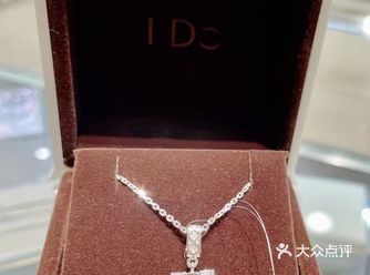 晚上和男朋友吃了晚上闲着无事去逛了逛银泰,远远的就看