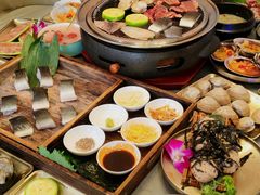 -围炉肉舍•炭烤活鳗•丹东海鲜烤肉(步行街店)