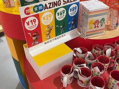 -m豆巧克力世界(上海世茂广场店)