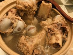 萝卜骨筒煲-沙龙酒家