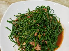 鲜羊肉炒沙葱-蒙艾里民族传统菜蒙餐