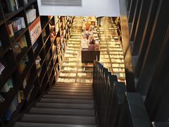 -钟书阁(松江泰晤士小镇店)