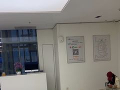 -卡罗酒店(东门晒布地铁站店)