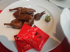 沙田玻璃乳鸽-馋遇江南·精致湖景雅宴(东方之门店)