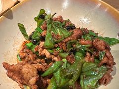 辣椒炒黑猪肉-青年公社烤鸭(滨湖银泰店)