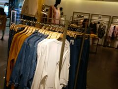 -URBAN REVIVO(高德置地广场·春广场店)