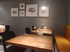 -POKEE VIA&Brunch·维娅(重庆来福士店)