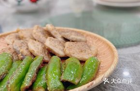 Pan-fried Chili Lotus Root Stuffed with Meat