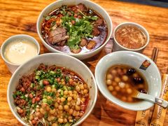 台灯牛肉面-车沾巷·重庆老味豌杂面