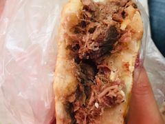烧饼夹牛肉-老西关黄老太牛肉烧饼