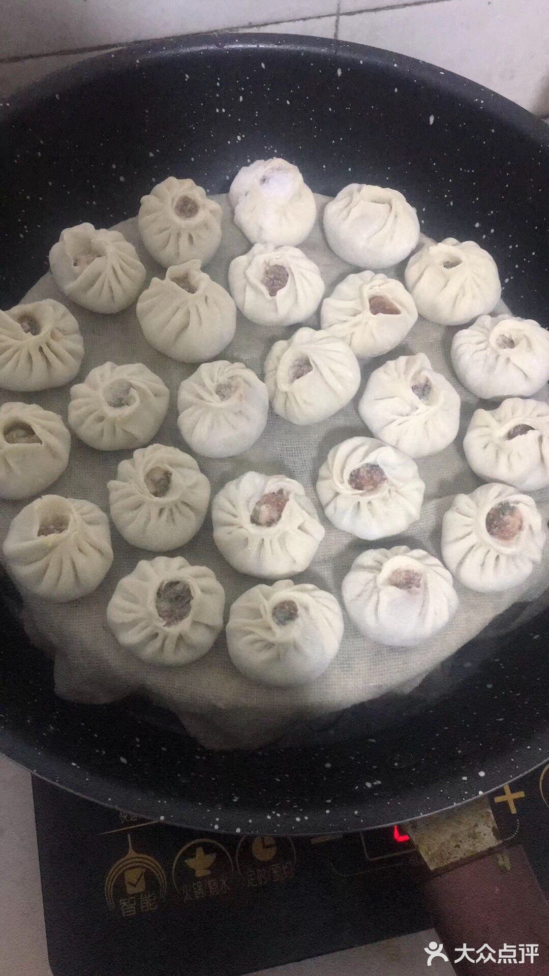香喷喷热乎乎的小笼包，快快pick它