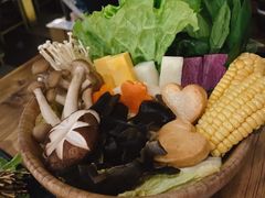 -湊湊火锅·茶憩(杭州湖滨银泰in77店)