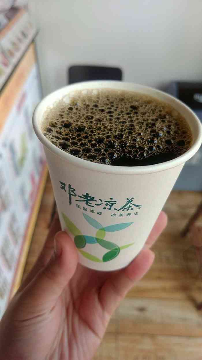 邓老凉茶养生坊(福隆店)-"[服务铃]服务:店员都挺热情的,价格方.