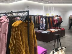 -URBAN REVIVO(上海中庚漫游城店)