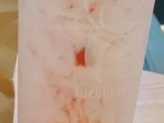 草莓雪山物语-瑞幸咖啡(勤诚达大厦店)