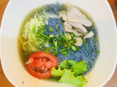 猪肉汤面-蝶豆花蓝面条