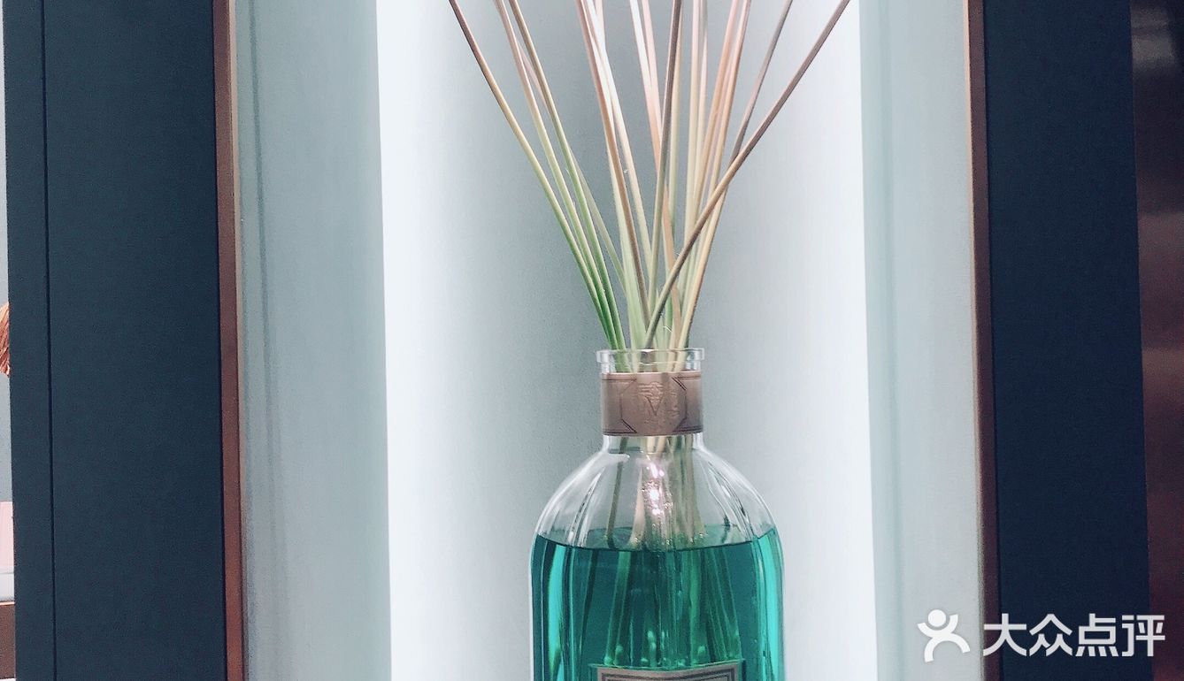 刚在SKP开店的6knows 香氛集成店又在国贸商城